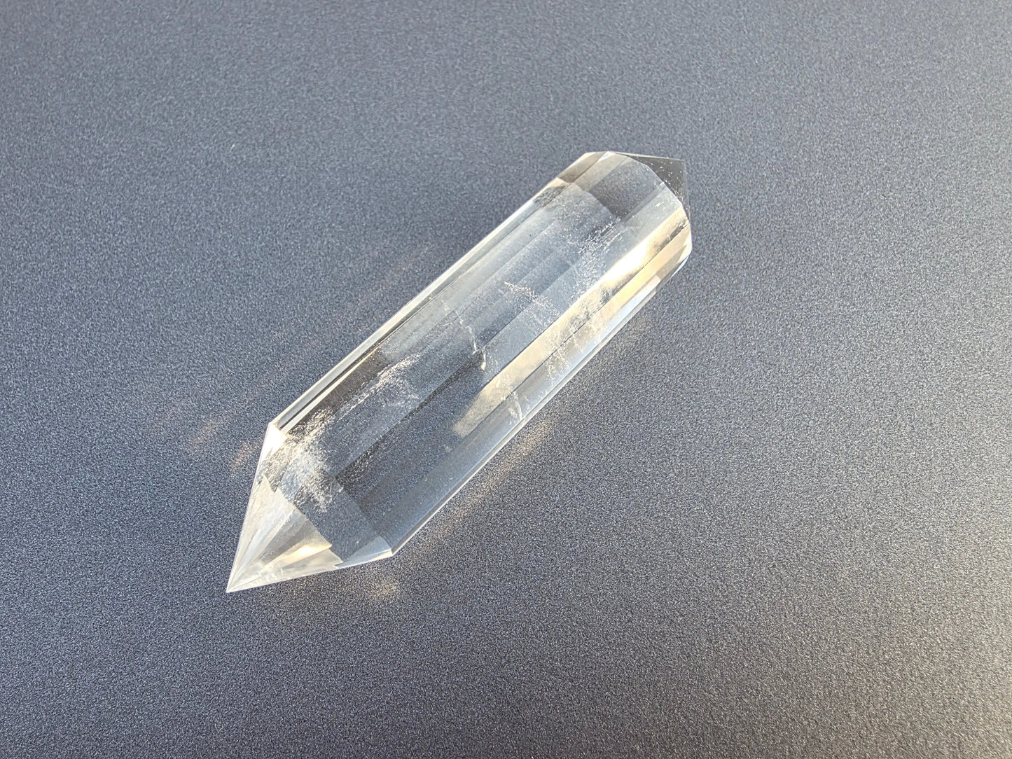 Cristal de quartz - 23 facettes - 9.6 x 2.3 cm - 85.1g Ma boutique