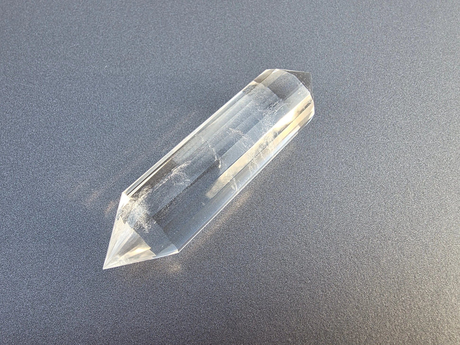 Cristal de quartz - 23 facettes - 9.6 x 2.3 cm - 85.1g Ma boutique