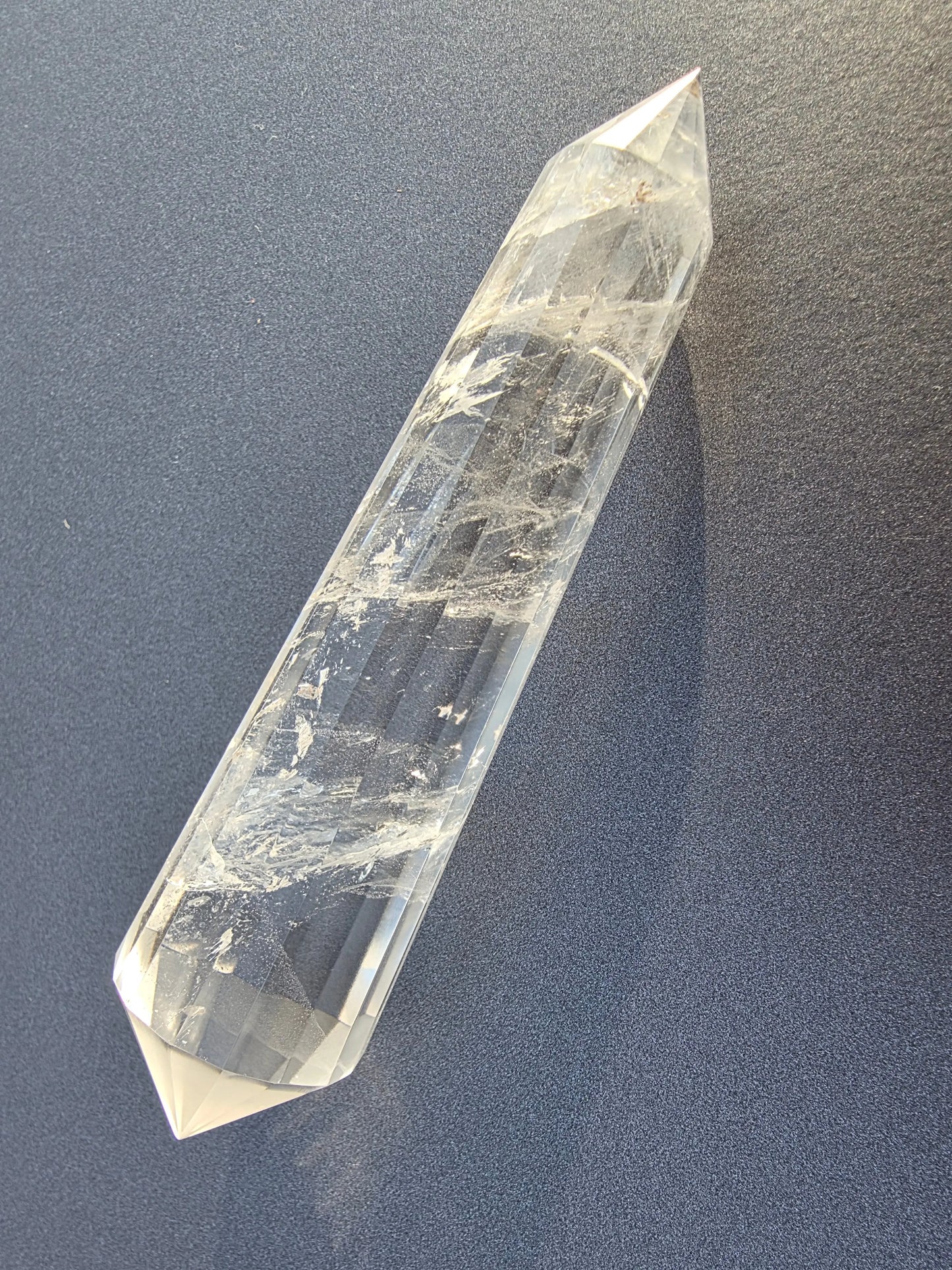 Cristal de quartz - 16 facettes - 10.9 x 2.4 cm - 81.4g Ma boutique