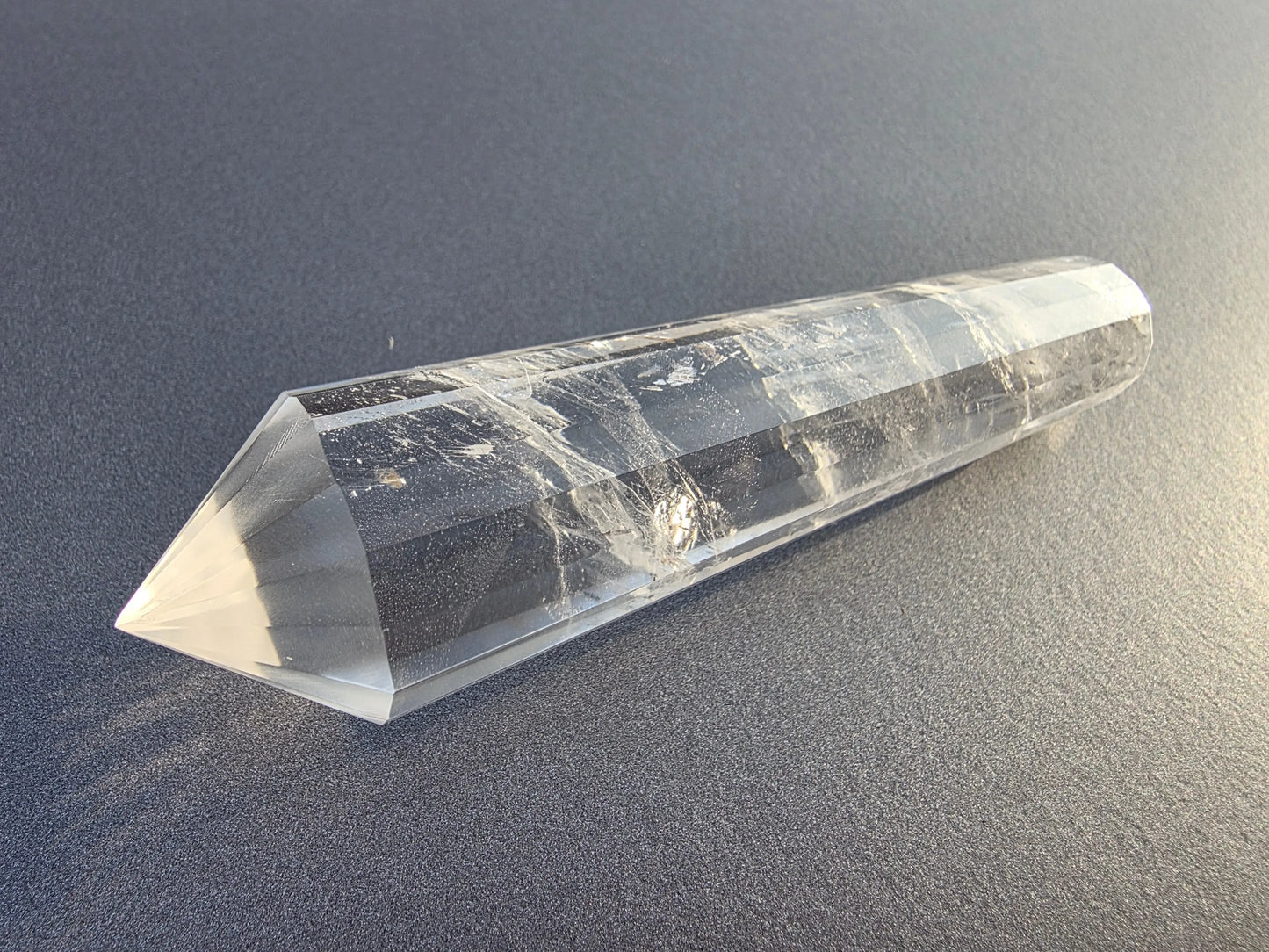 Cristal de quartz - 16 facettes - 10.9 x 2.4 cm - 81.4g Ma boutique