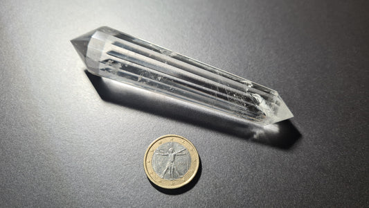 Cristal de quartz - 16 facettes - 10.7 x 2.3 cm - 73.9g